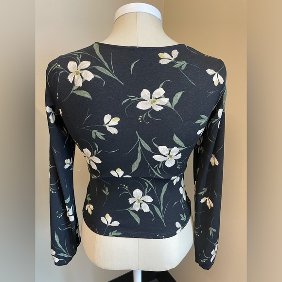 Dynamite black floral long sleeve vneck blouse top women’s size small - Picture 5 of 8